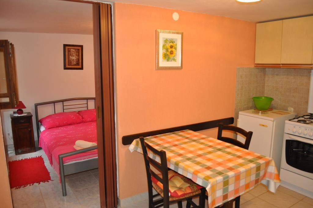 Apartment Drenovica Pula Zimmer foto
